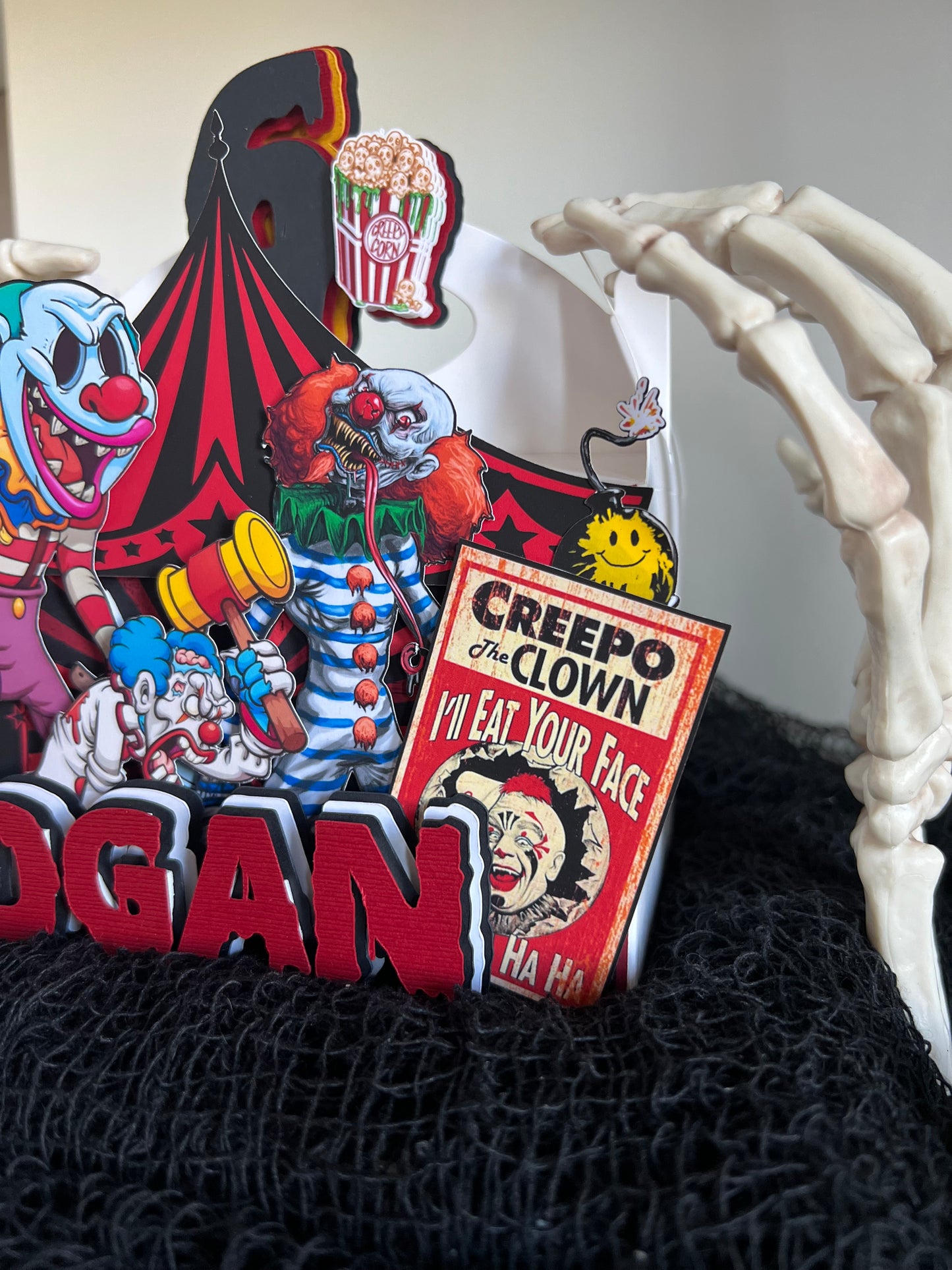 Clowns favor boxes