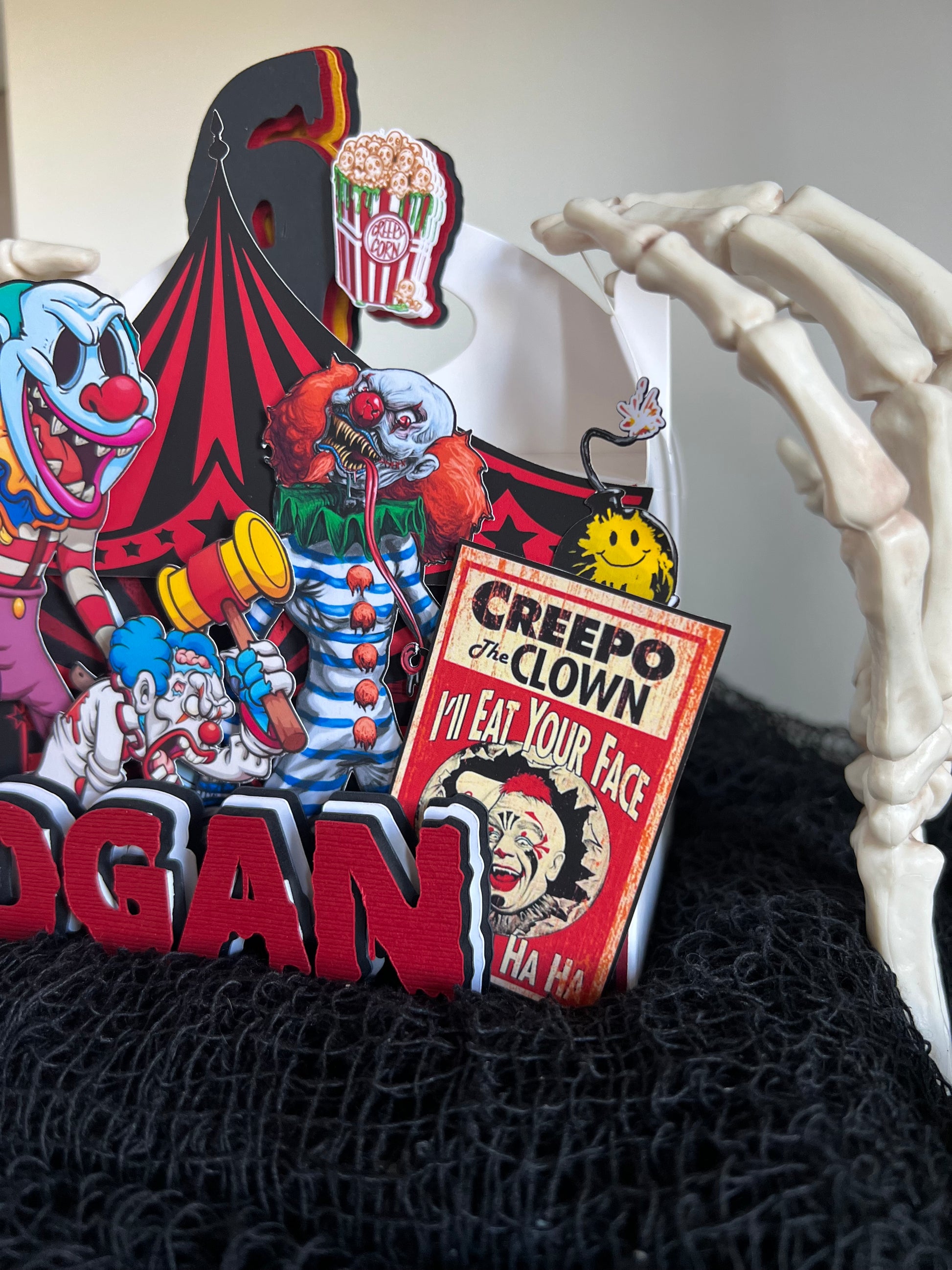 Clowns favor boxes