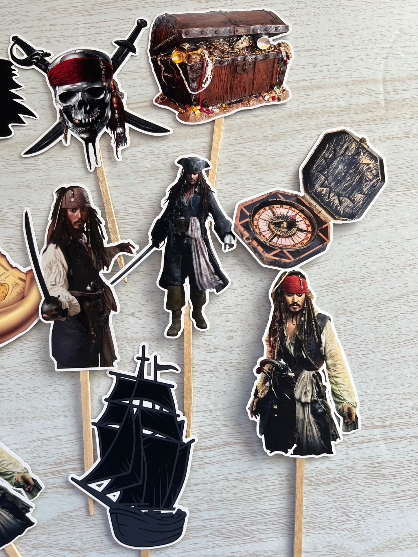 Pirates of the Caribbean cupcake topper 