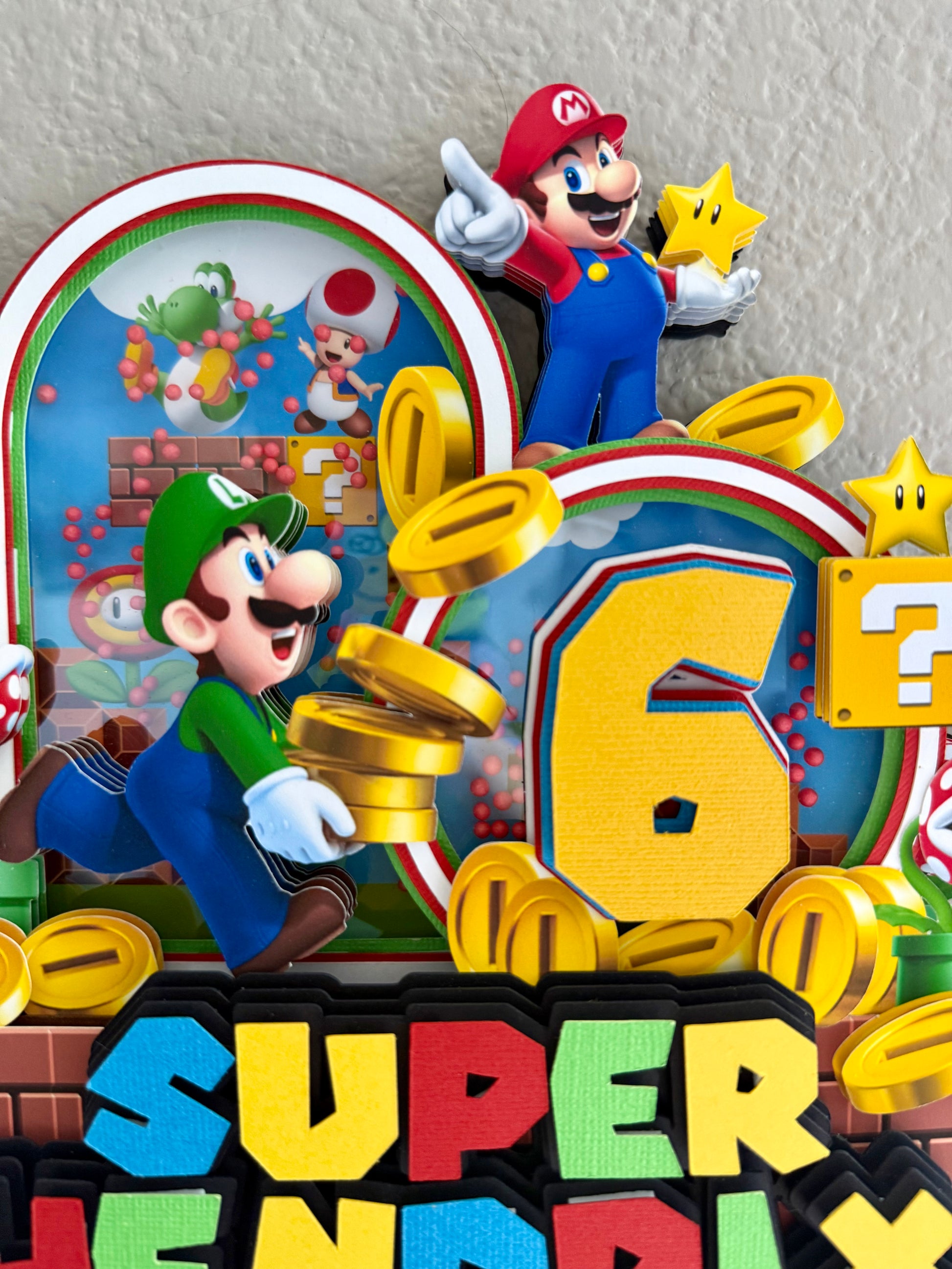 Súper Mario cake topper