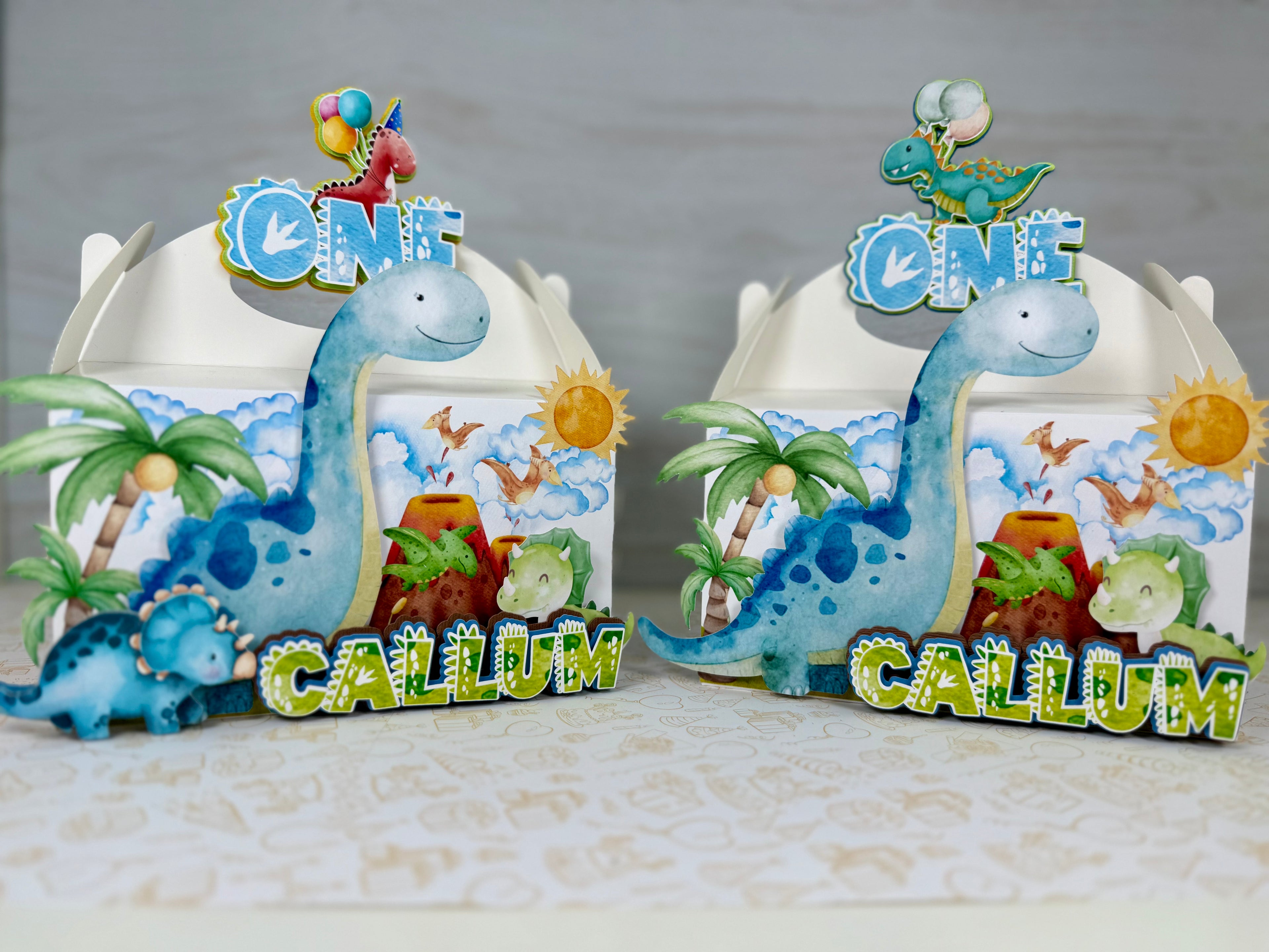 Dinosaurs favor boxes