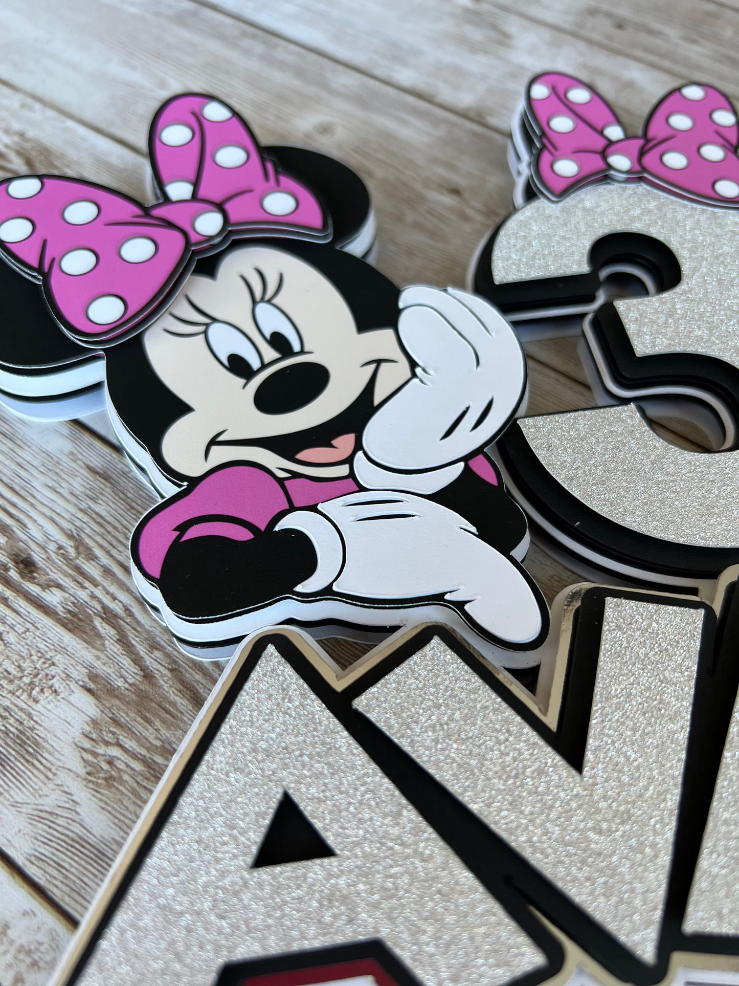 Minnie Mouse cake topper